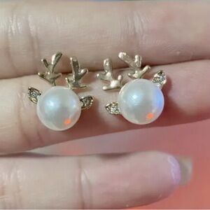 NWT REINDEER STUD EARRINGS 05